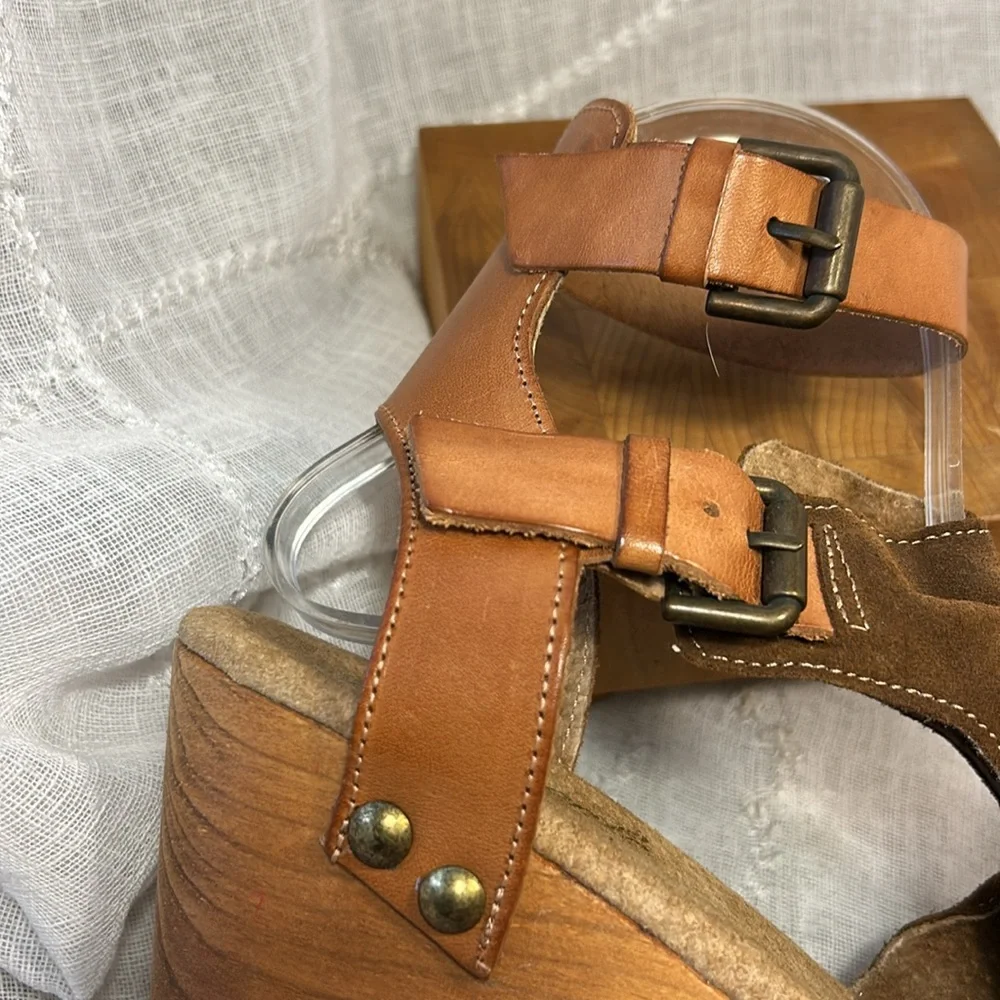 NWOT Free People leather and wooden platform sandal